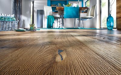 PAR_Deluxe_Calgary3.5_LHD_E5023_Eiche_pure_Villa_V2_TEP_Venezia330_rau_fro.jpg